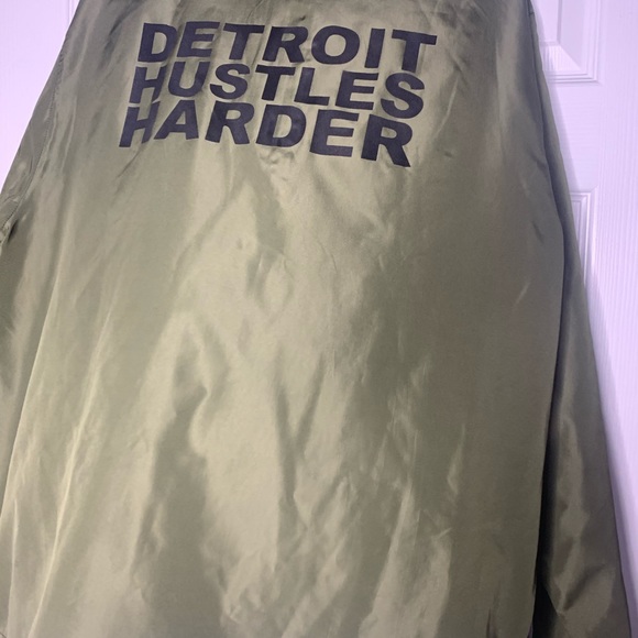 NWOT Detroit Hustles Harder Rain Hoodie - Picture 5 of 5